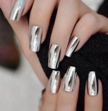 NAIL ART EM TONS CROMADOS