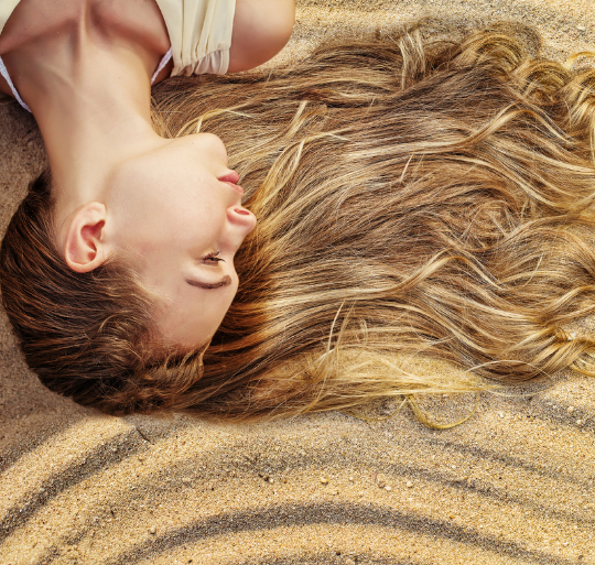 Este verão ilumine o seu cabelo